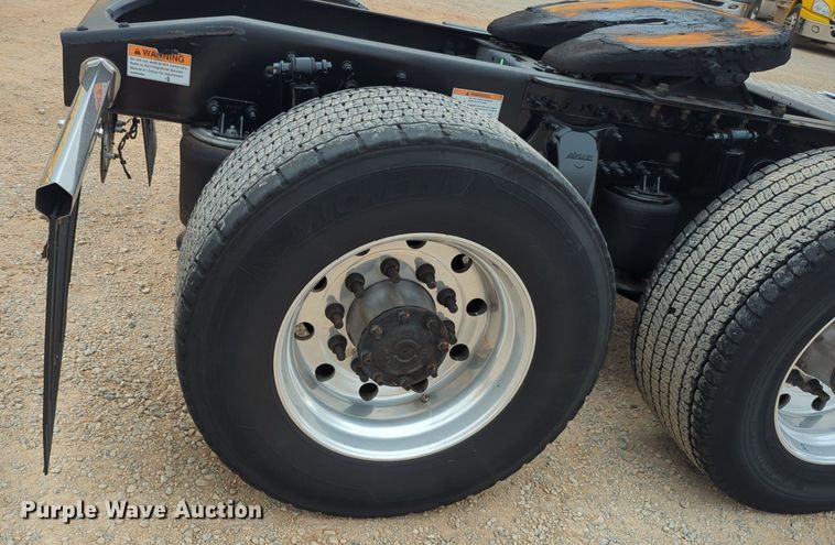 image for item NG9851 2021 Freightliner Cascadia semi truck