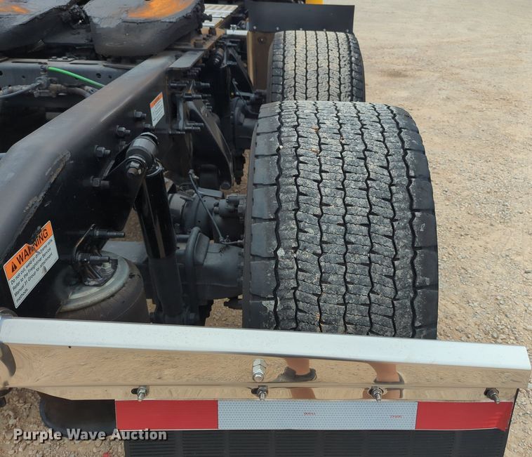 image for item NG9851 2021 Freightliner Cascadia semi truck