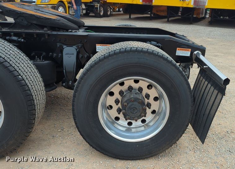 image for item NG9851 2021 Freightliner Cascadia semi truck