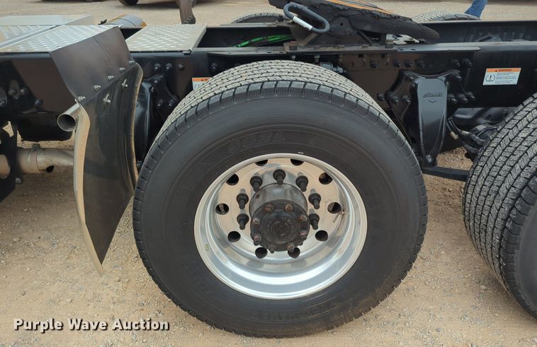 image for item NG9851 2021 Freightliner Cascadia semi truck