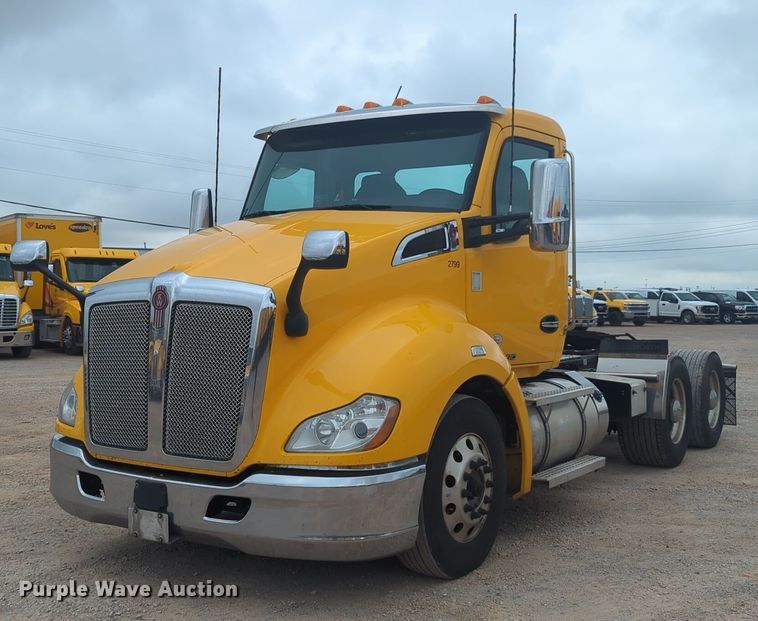 image for item NG9852 2020 Kenworth T680 semi truck