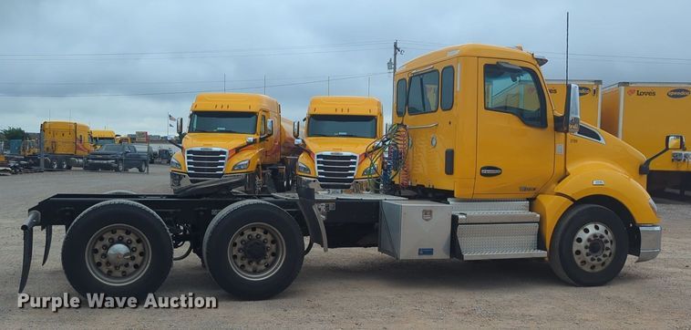 image for item NG9852 2020 Kenworth T680 semi truck