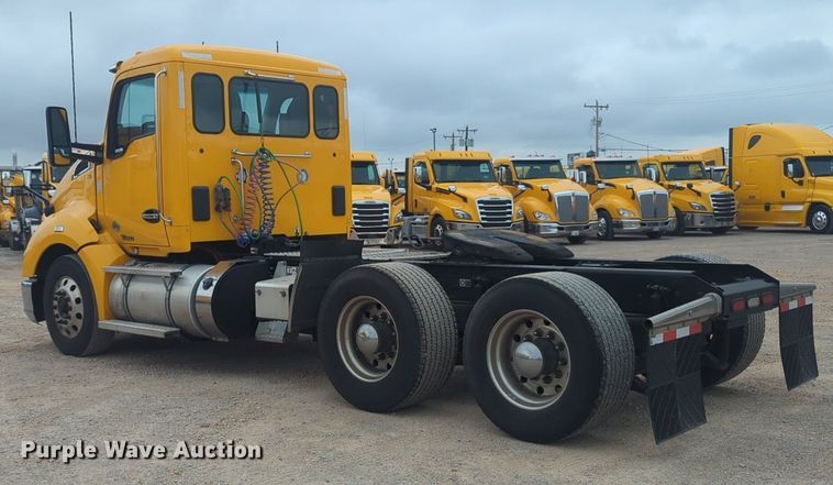 image for item NG9852 2020 Kenworth T680 semi truck