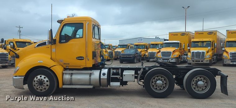 image for item NG9852 2020 Kenworth T680 semi truck