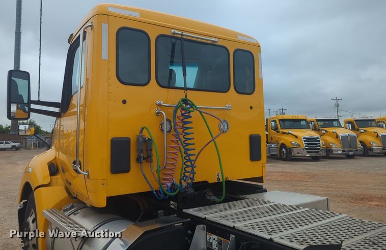 image for item NG9852 2020 Kenworth T680 semi truck