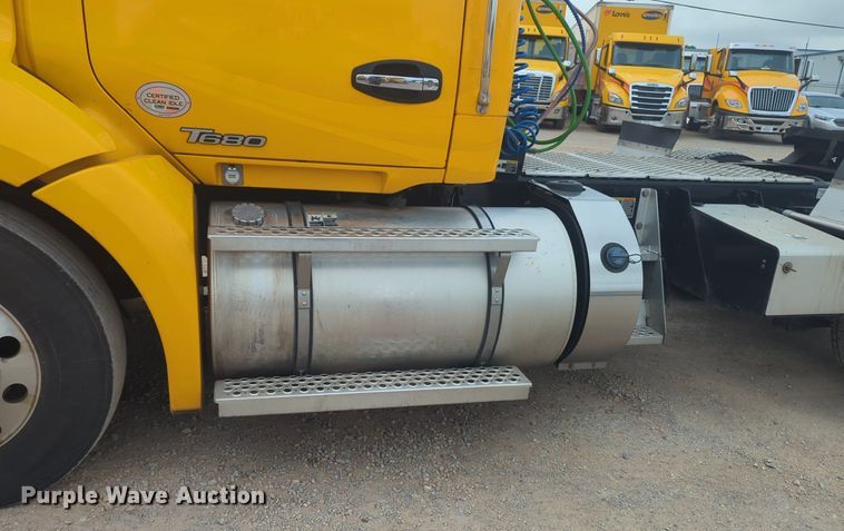 image for item NG9852 2020 Kenworth T680 semi truck