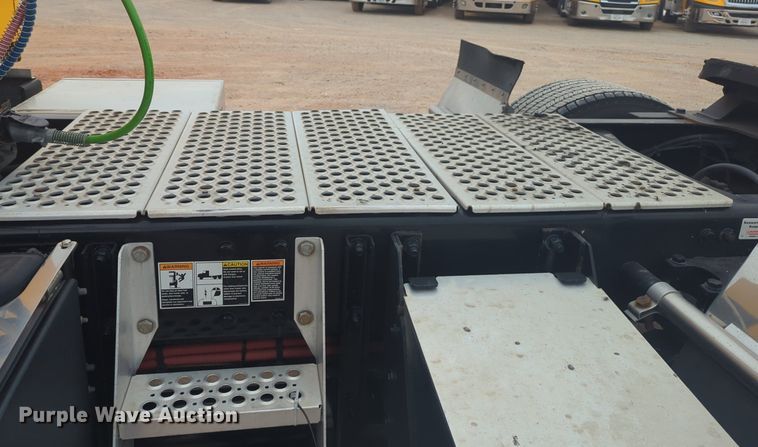 image for item NG9852 2020 Kenworth T680 semi truck