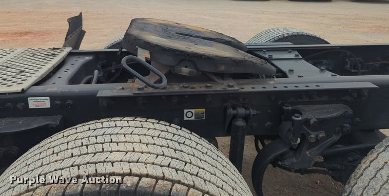 image for item NG9852 2020 Kenworth T680 semi truck