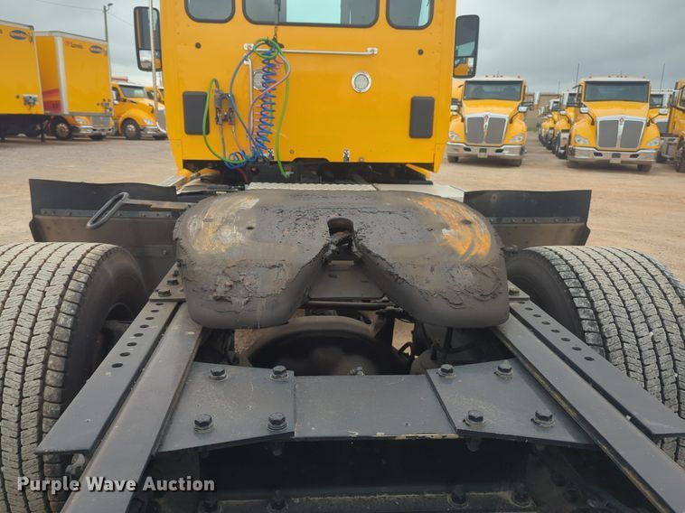 image for item NG9852 2020 Kenworth T680 semi truck