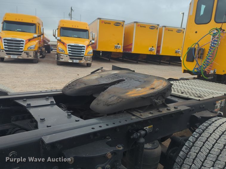 image for item NG9852 2020 Kenworth T680 semi truck