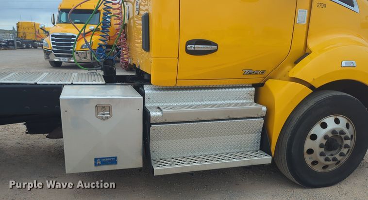 image for item NG9852 2020 Kenworth T680 semi truck