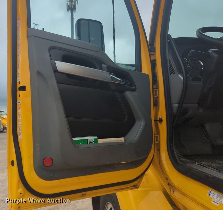 image for item NG9852 2020 Kenworth T680 semi truck