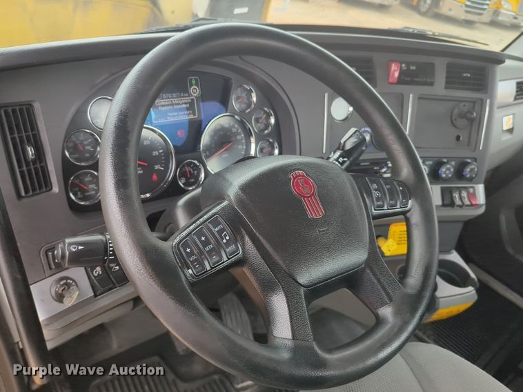 image for item NG9852 2020 Kenworth T680 semi truck
