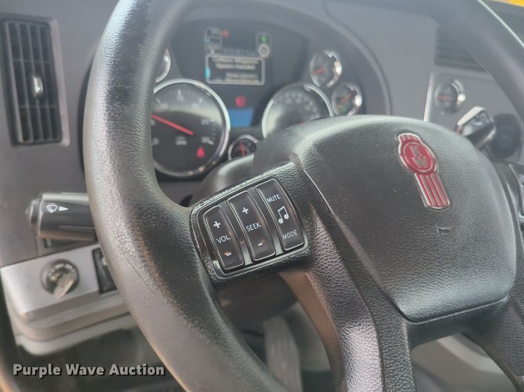 image for item NG9852 2020 Kenworth T680 semi truck