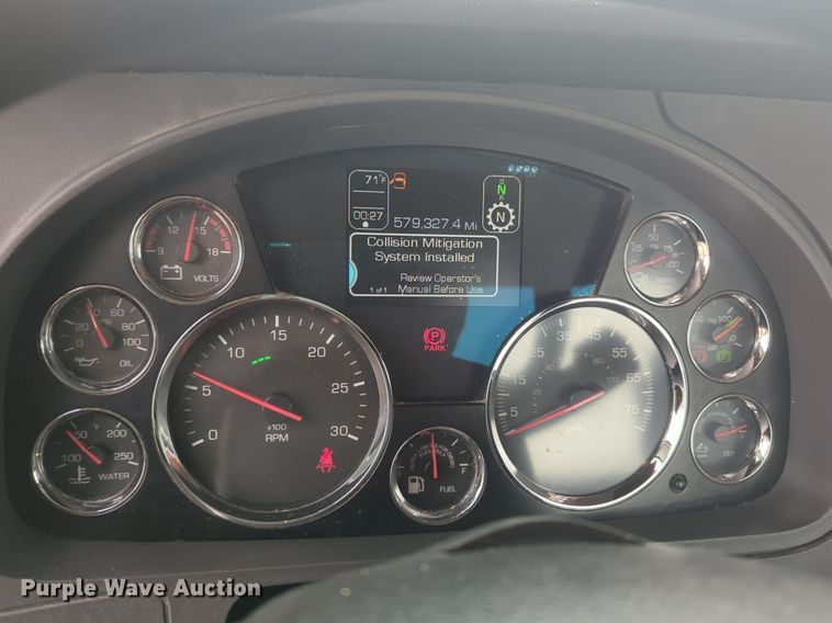 image for item NG9852 2020 Kenworth T680 semi truck