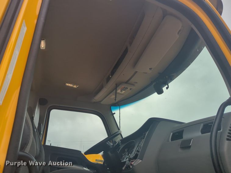 image for item NG9852 2020 Kenworth T680 semi truck