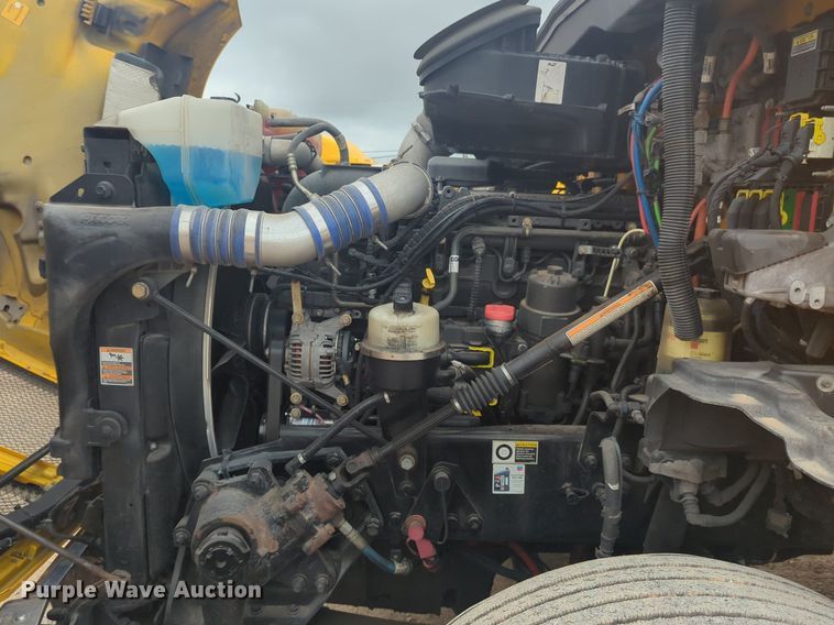 image for item NG9852 2020 Kenworth T680 semi truck