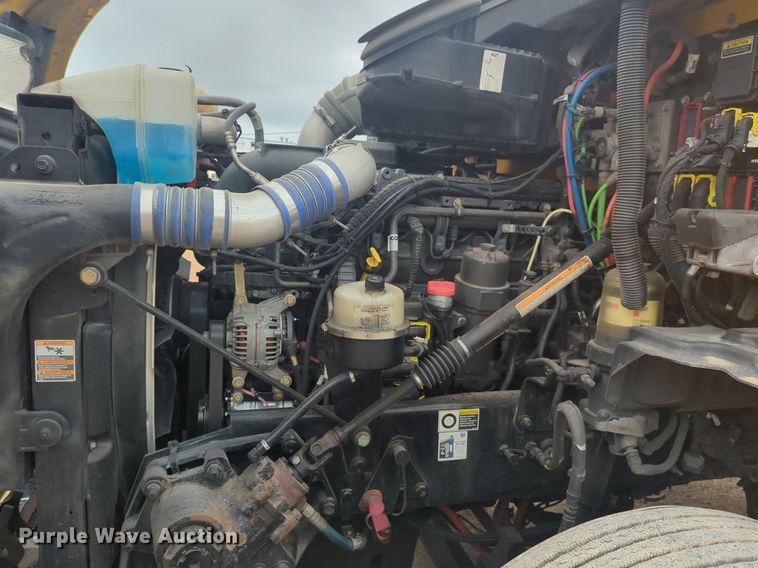 image for item NG9852 2020 Kenworth T680 semi truck