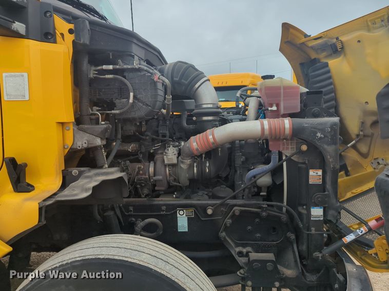 image for item NG9852 2020 Kenworth T680 semi truck