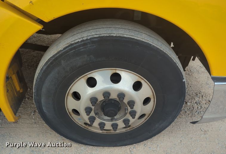 image for item NG9852 2020 Kenworth T680 semi truck