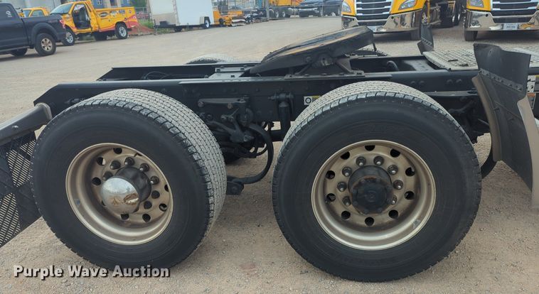 image for item NG9852 2020 Kenworth T680 semi truck