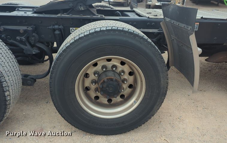 image for item NG9852 2020 Kenworth T680 semi truck