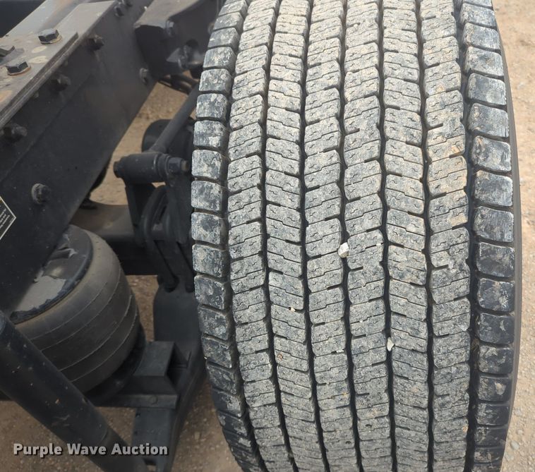 image for item NG9852 2020 Kenworth T680 semi truck