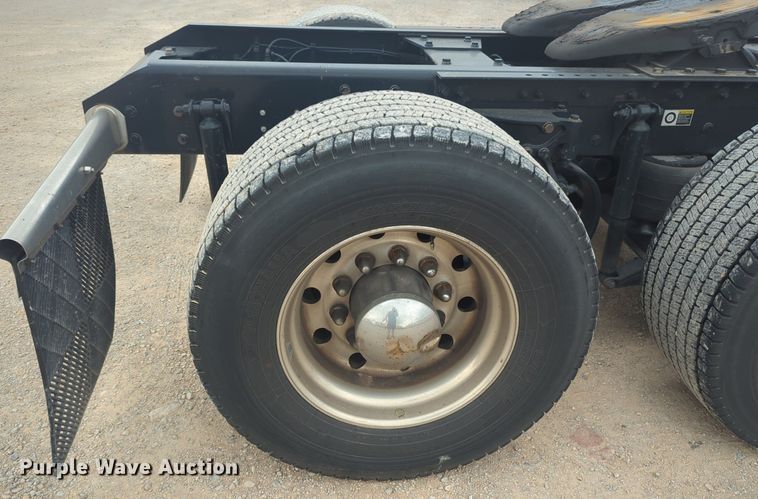 image for item NG9852 2020 Kenworth T680 semi truck