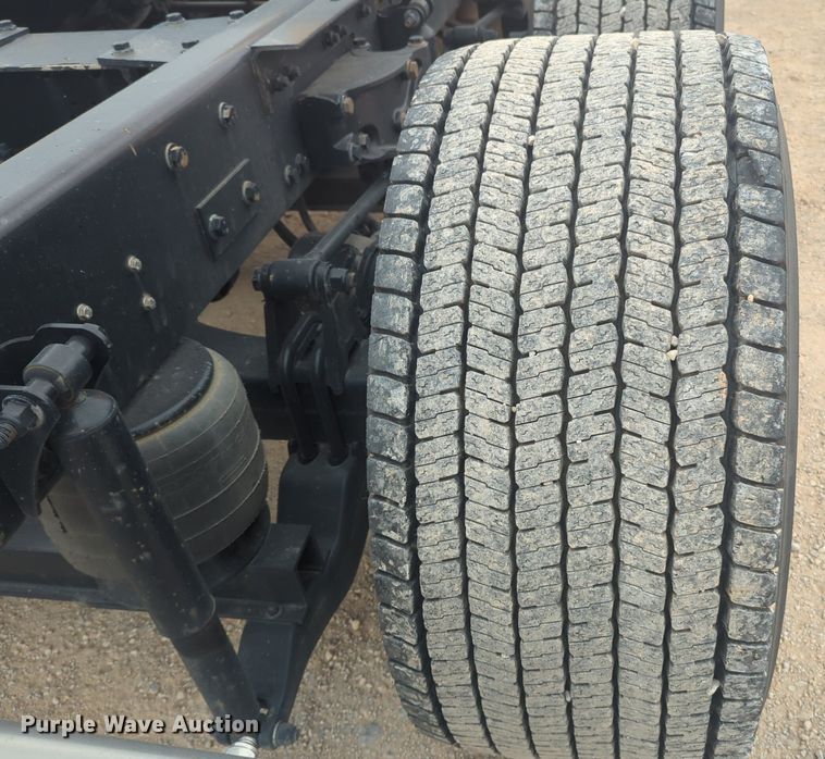 image for item NG9852 2020 Kenworth T680 semi truck