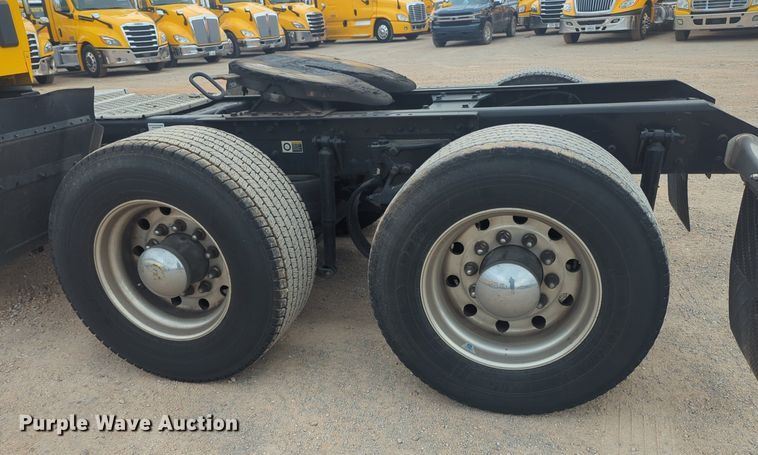 image for item NG9852 2020 Kenworth T680 semi truck