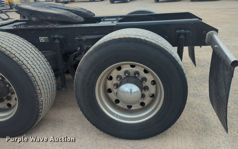 image for item NG9852 2020 Kenworth T680 semi truck