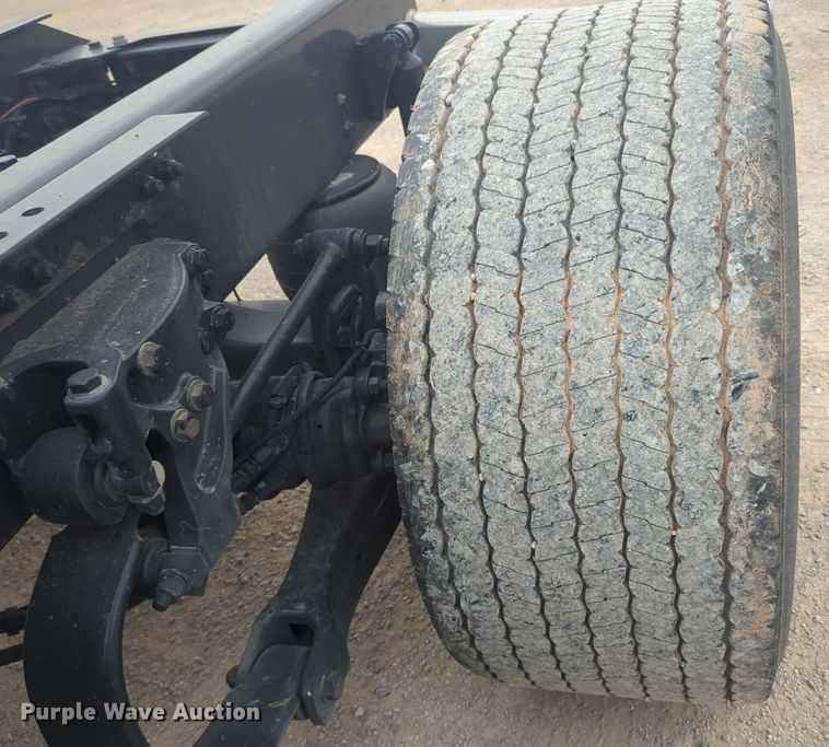 image for item NG9852 2020 Kenworth T680 semi truck