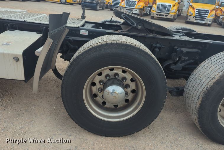 image for item NG9852 2020 Kenworth T680 semi truck