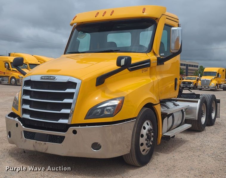 image for item NG9855 2021 Freightliner Cascadia semi truck