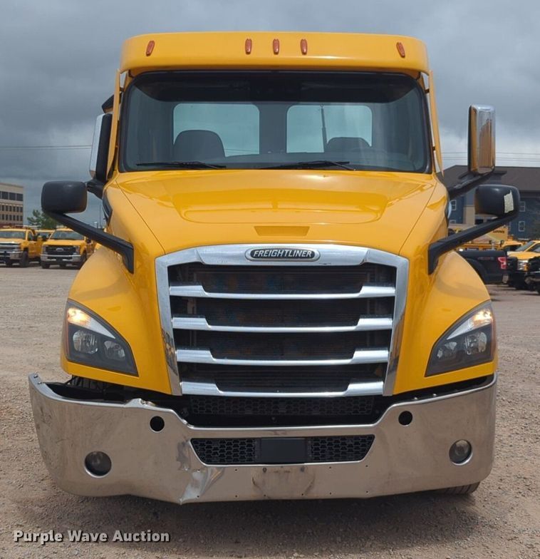 image for item NG9855 2021 Freightliner Cascadia semi truck