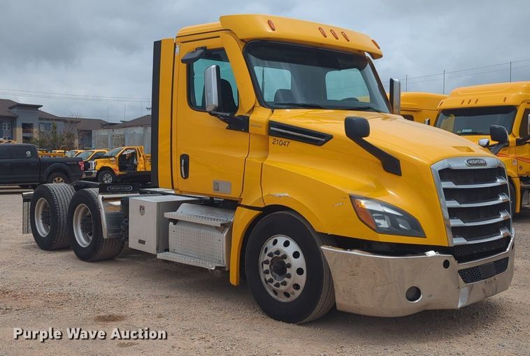 image for item NG9855 2021 Freightliner Cascadia semi truck