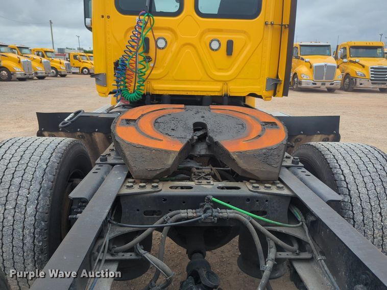 image for item NG9855 2021 Freightliner Cascadia semi truck