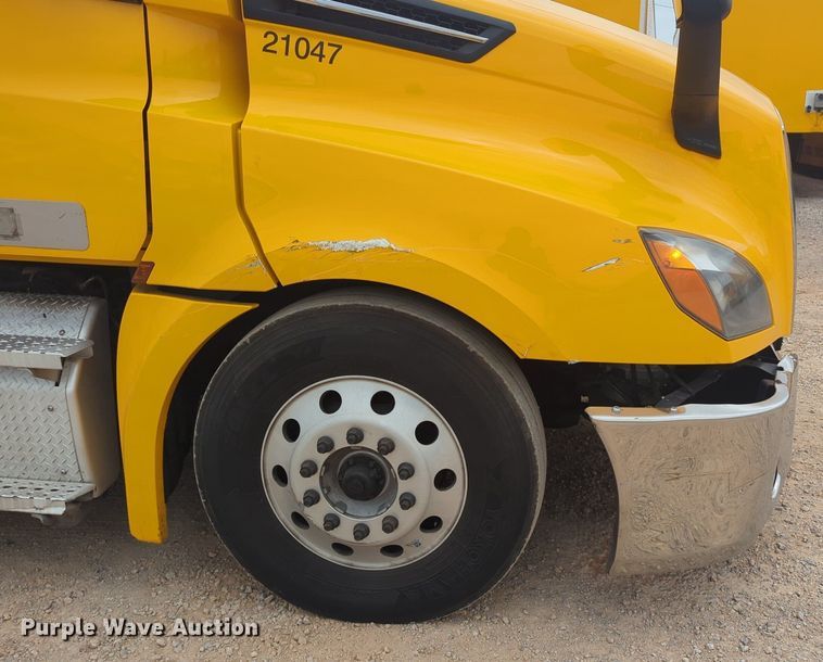 image for item NG9855 2021 Freightliner Cascadia semi truck