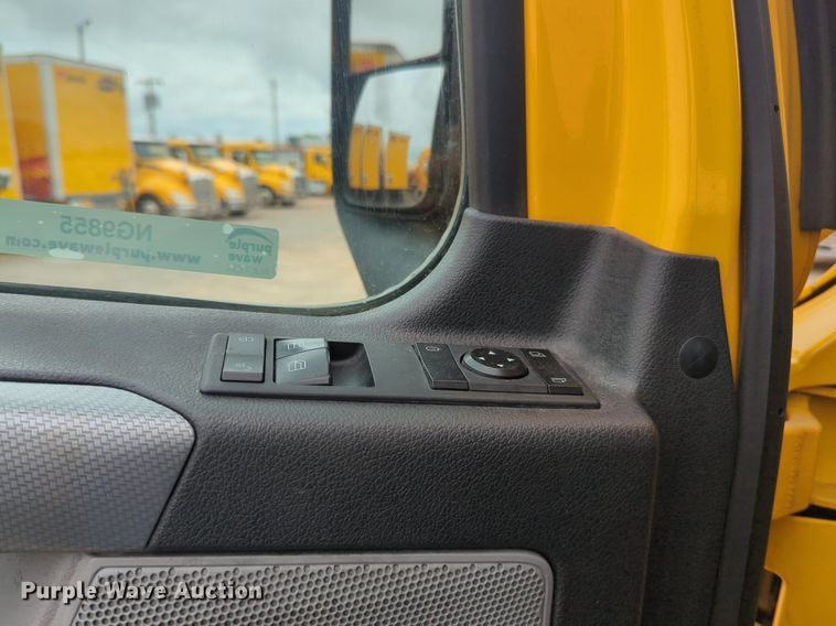 image for item NG9855 2021 Freightliner Cascadia semi truck