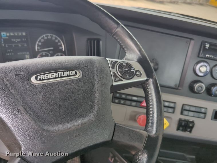 image for item NG9855 2021 Freightliner Cascadia semi truck