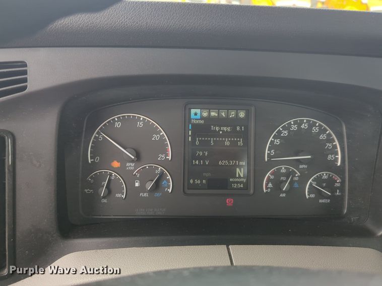 image for item NG9855 2021 Freightliner Cascadia semi truck