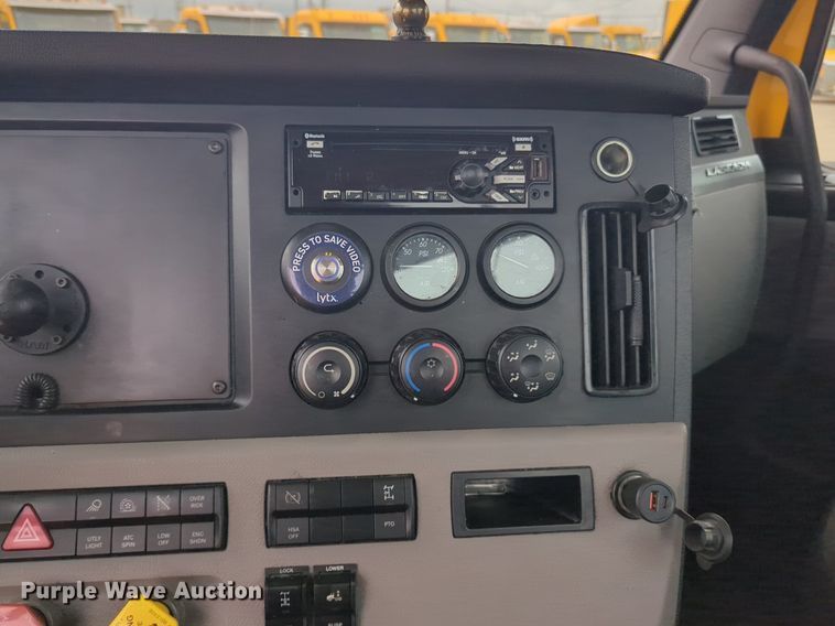 image for item NG9855 2021 Freightliner Cascadia semi truck