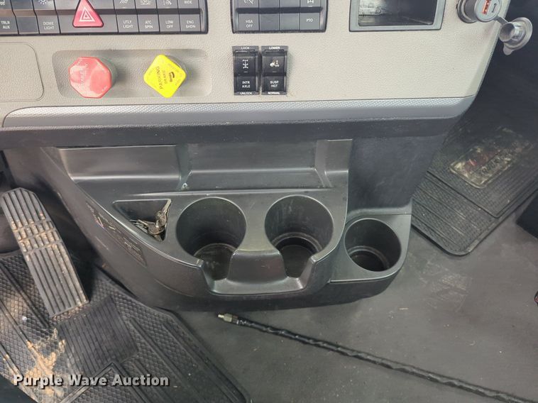 image for item NG9855 2021 Freightliner Cascadia semi truck