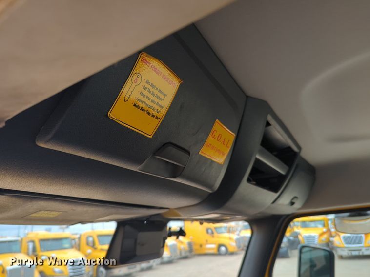 image for item NG9855 2021 Freightliner Cascadia semi truck