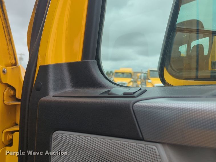 image for item NG9855 2021 Freightliner Cascadia semi truck