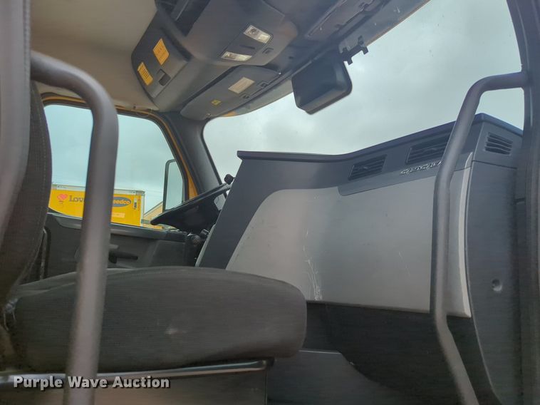 image for item NG9855 2021 Freightliner Cascadia semi truck