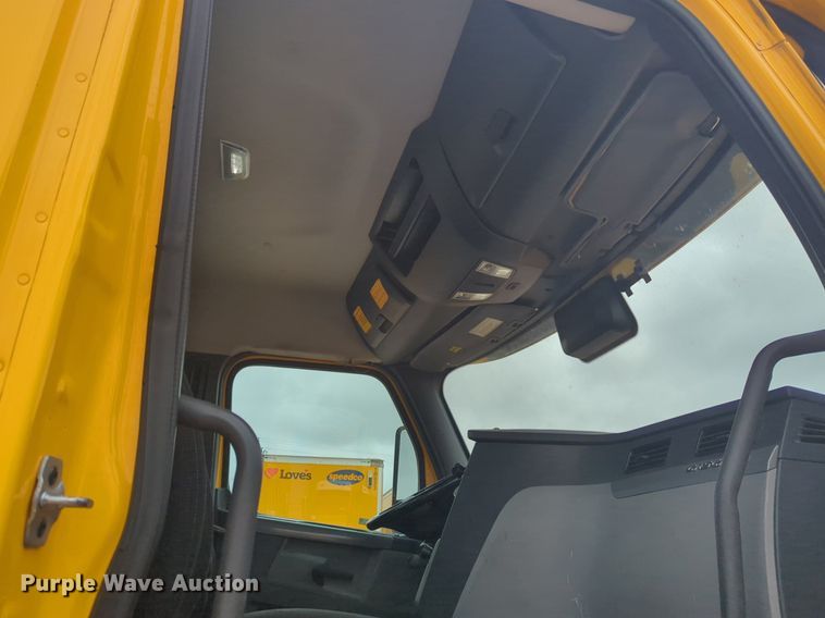 image for item NG9855 2021 Freightliner Cascadia semi truck