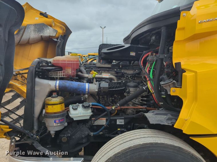 image for item NG9855 2021 Freightliner Cascadia semi truck