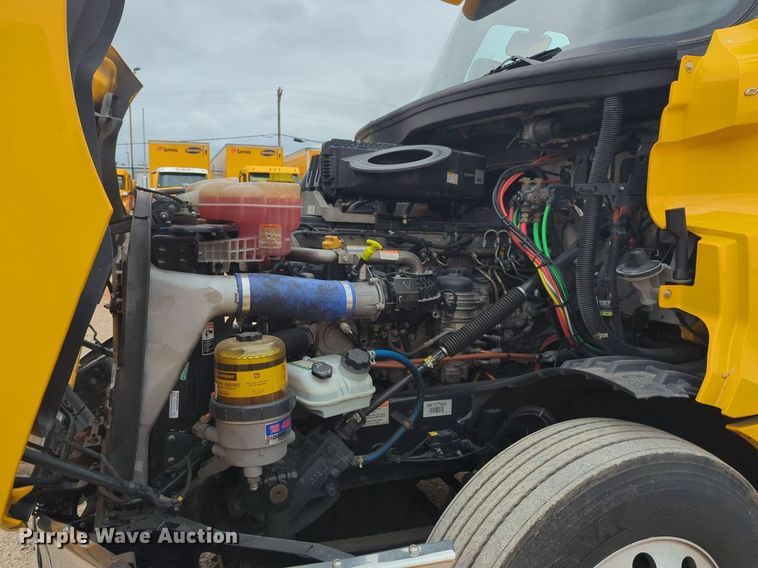 image for item NG9855 2021 Freightliner Cascadia semi truck