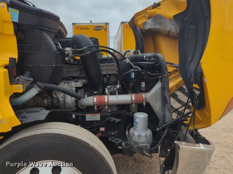 image for item NG9855 2021 Freightliner Cascadia semi truck